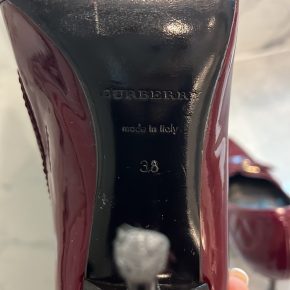 Red patent leather quilted heels. - Picture 4 of 4